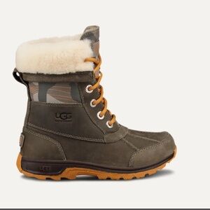 UGG Brown Boots with Cream Fur and Orange Laces